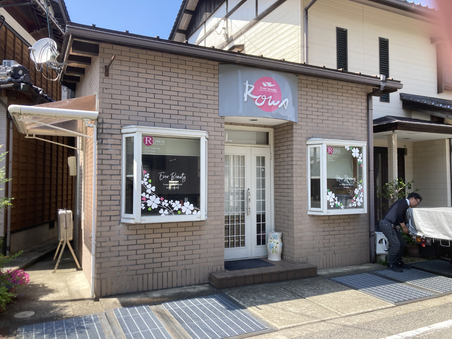 ROWA様　サイン装飾完了の全景